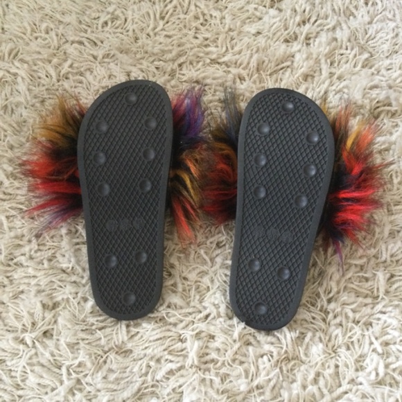 Rainbow Color Fur Slides with Matching - Picture 3 of 9